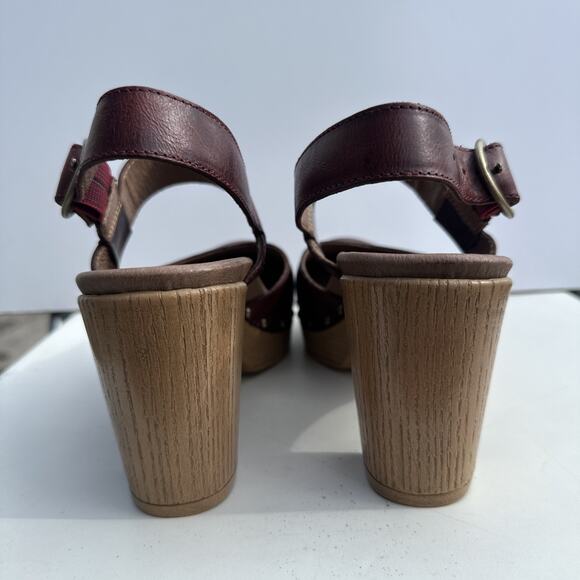 Dansko Women’s EU 39/US 8.5 Cherry Mary Jane Ankle Strap Heels Clogs Sandals - Picture 4 of 8